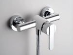 Mitigeur de douche chromée offre un design épuré et moderne. Le flexible et le jet réglable vous permettent de cibler les zones à masser ou de vous détendre sous une pluie fine. GARANTIE 5 ANS, LIVRAISON OFFERTE 5 à 6 Jours